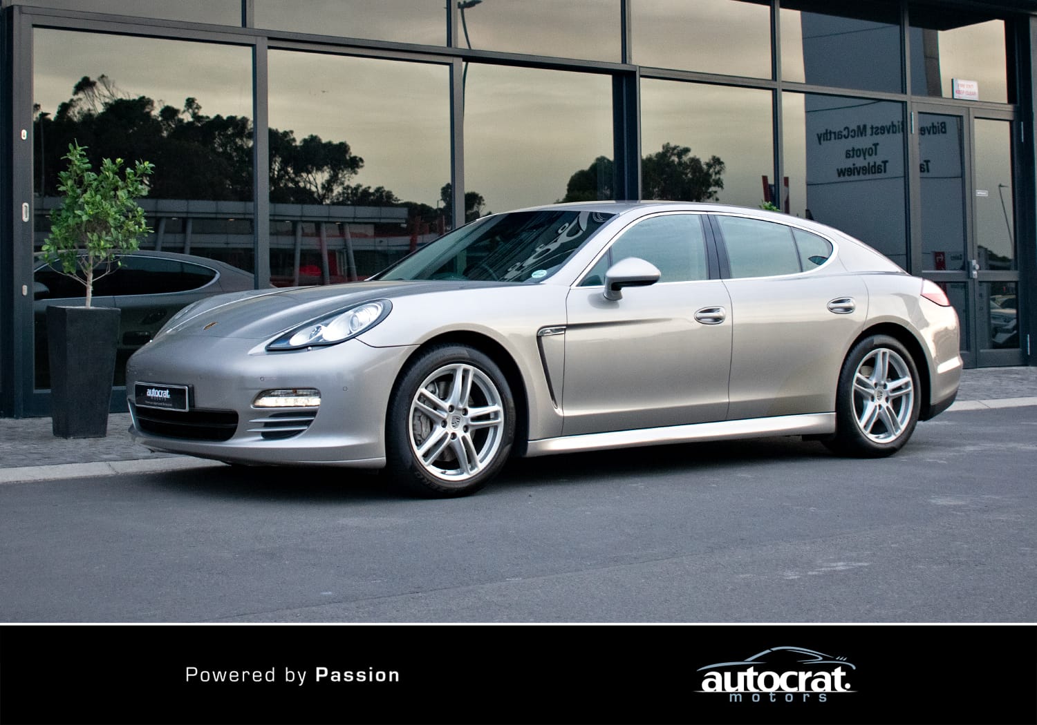2010 Porsche Panamera 4S — photo 2