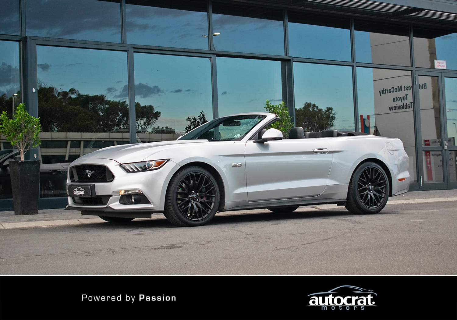 2017 Ford Mustang 5.0 GT Convertible — photo 2